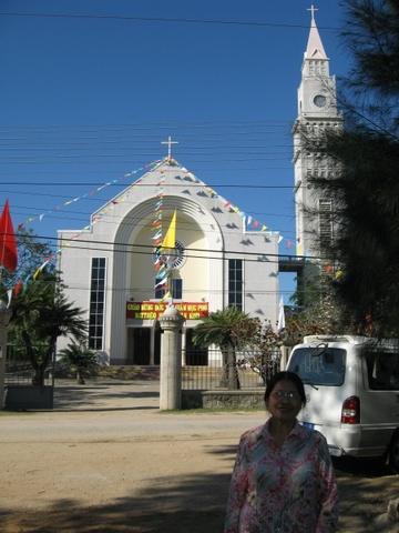 23NhaThoGoThi